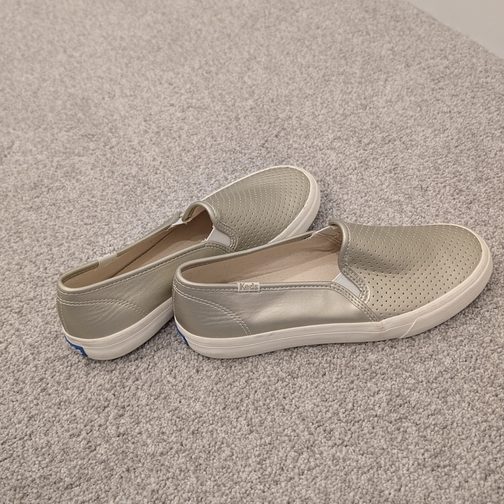 NWOT Keds Women's Silver Slip-On Dream Foam Sneakers